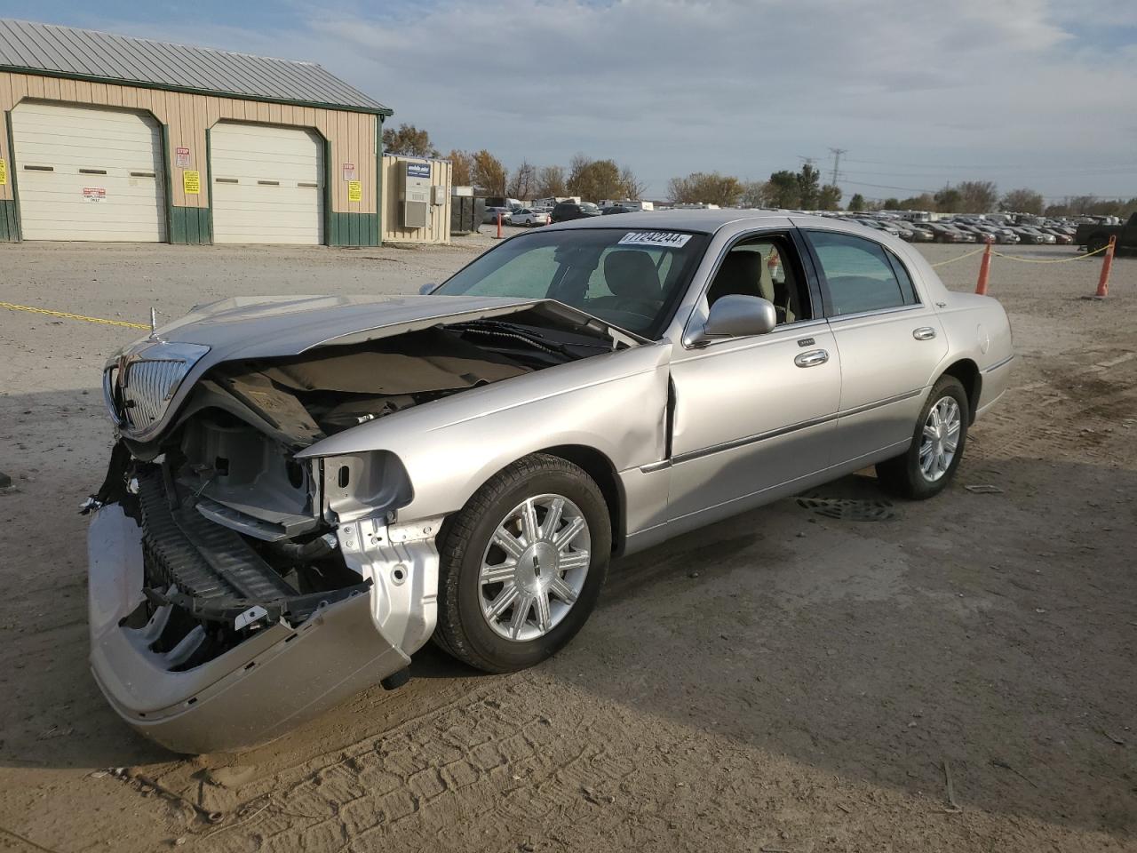2011 Lincoln Town Car - Image 1