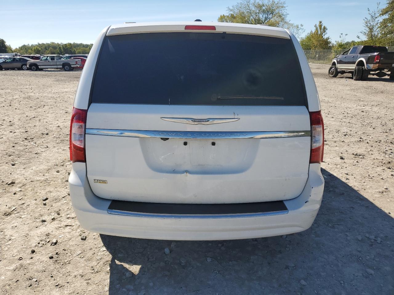 2016 Chrysler Town & Country - Image 6