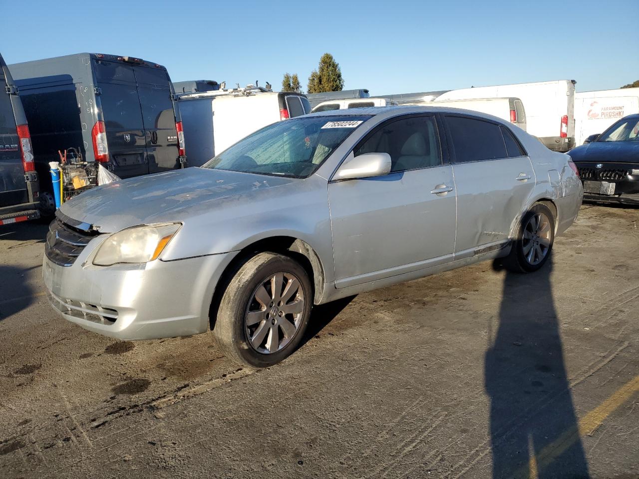 2005 Toyota Avalon - Image 1