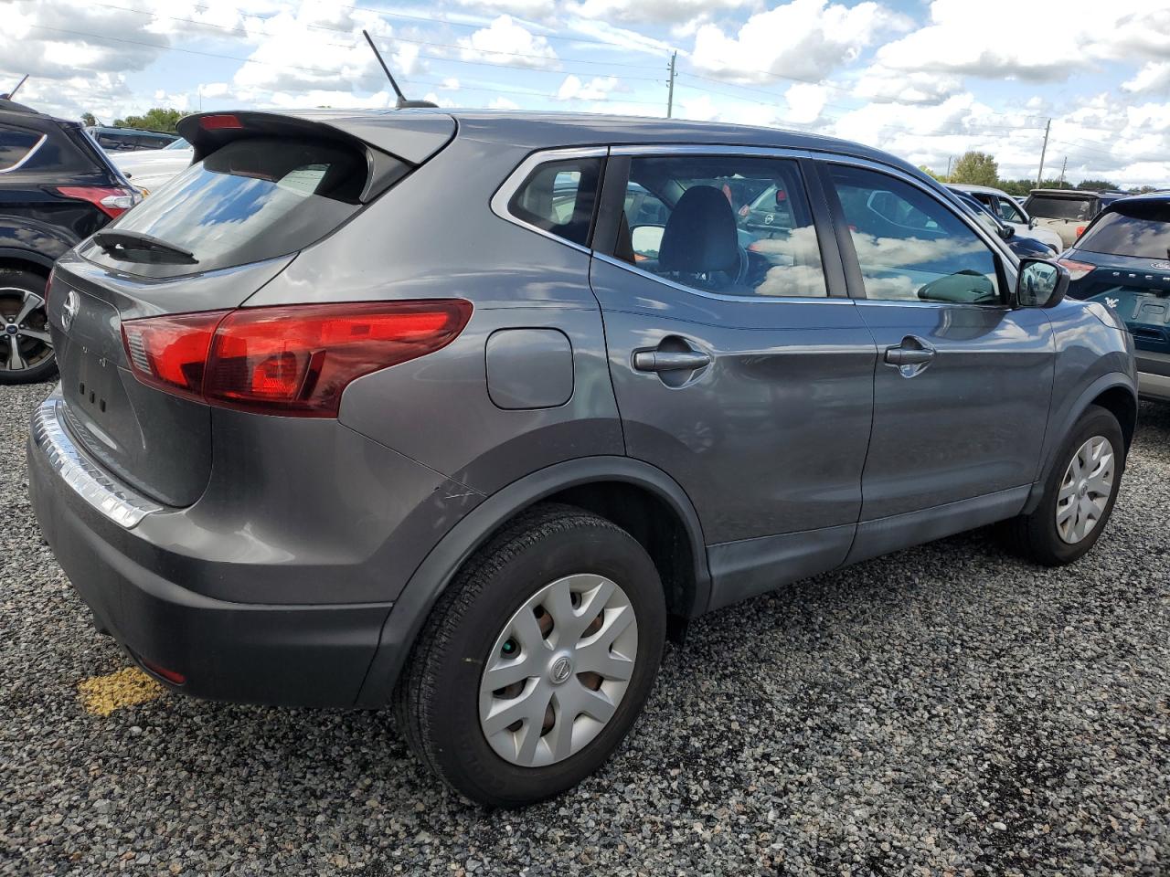 2018 Nissan Rogue - Image 3