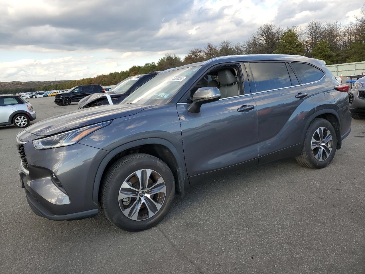 2021 Toyota Highlander - Image 1