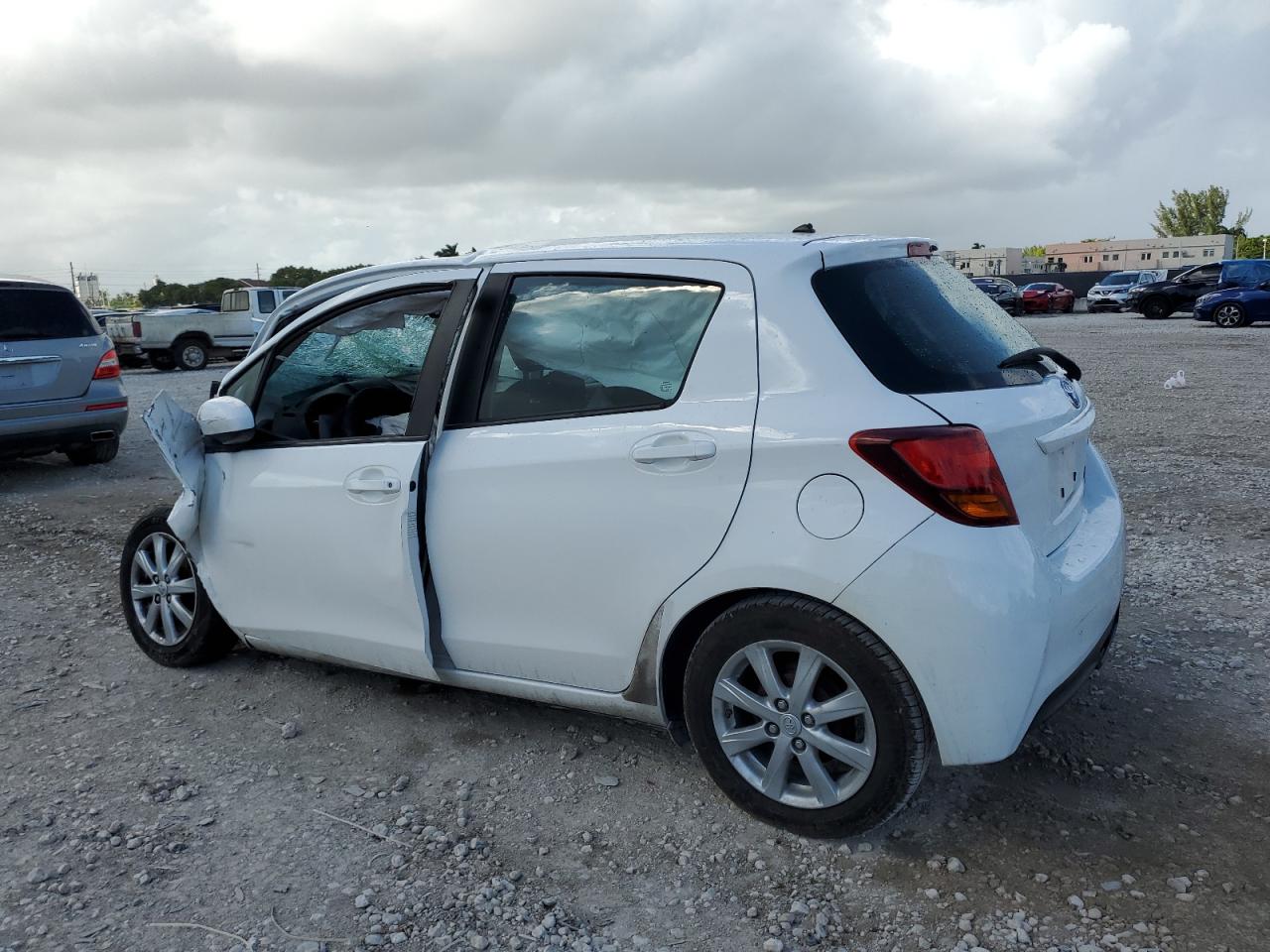 VIN VNKKTUD34GA065697 2016 TOYOTA YARIS no.2