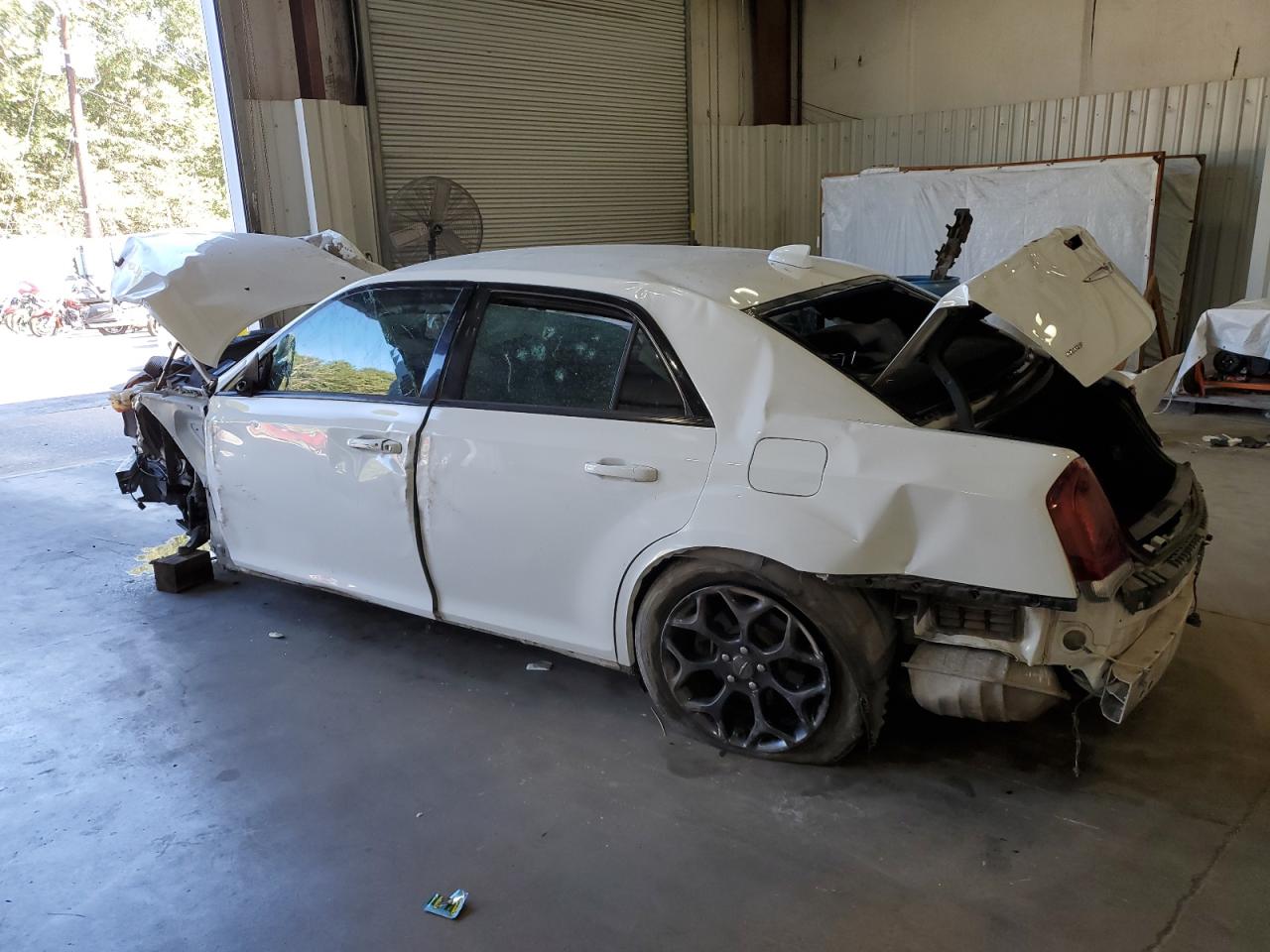 2019 Chrysler 300 - Image 2