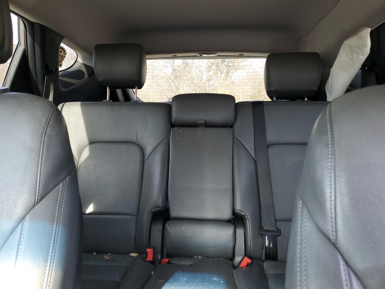 2017 Hyundai Santa Fe - Image 10