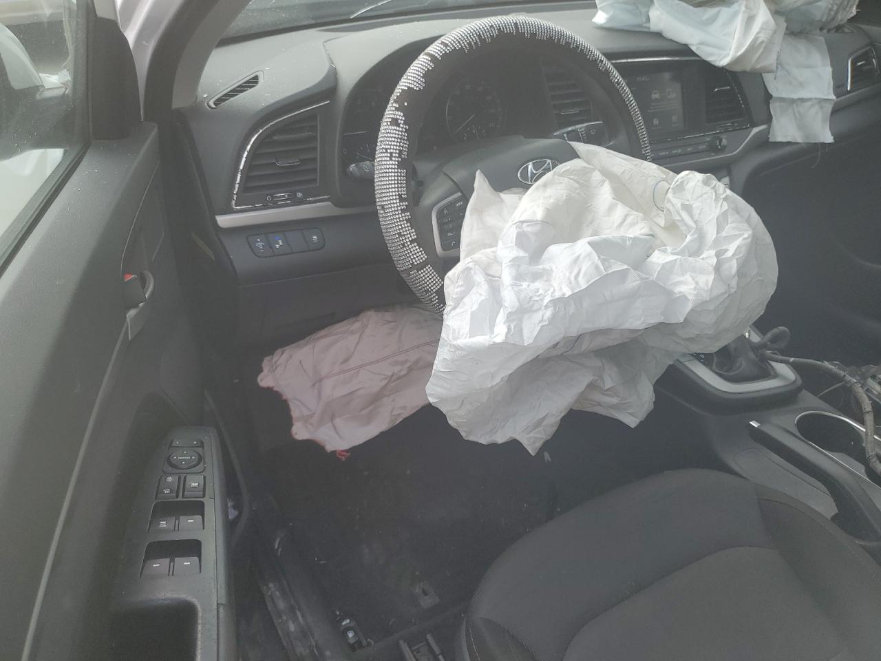 2018 Hyundai Elantra - Image 8