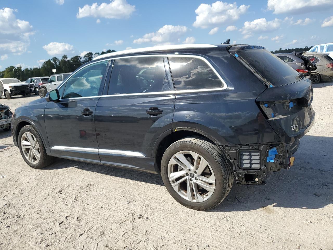 2021 Audi Q7 - Image 2