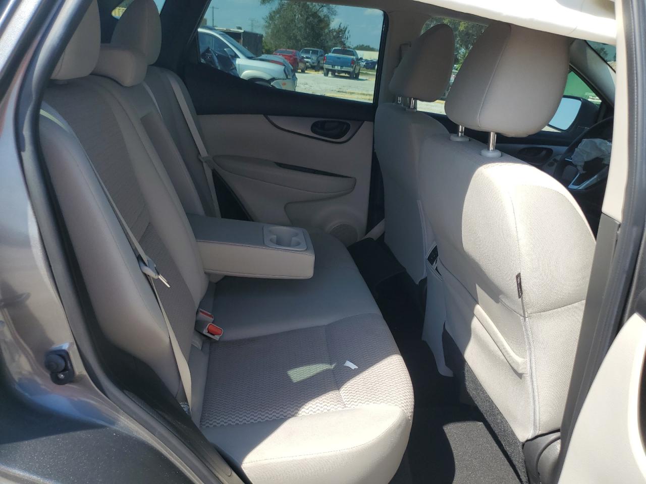 2017 Nissan Rogue - Image 12
