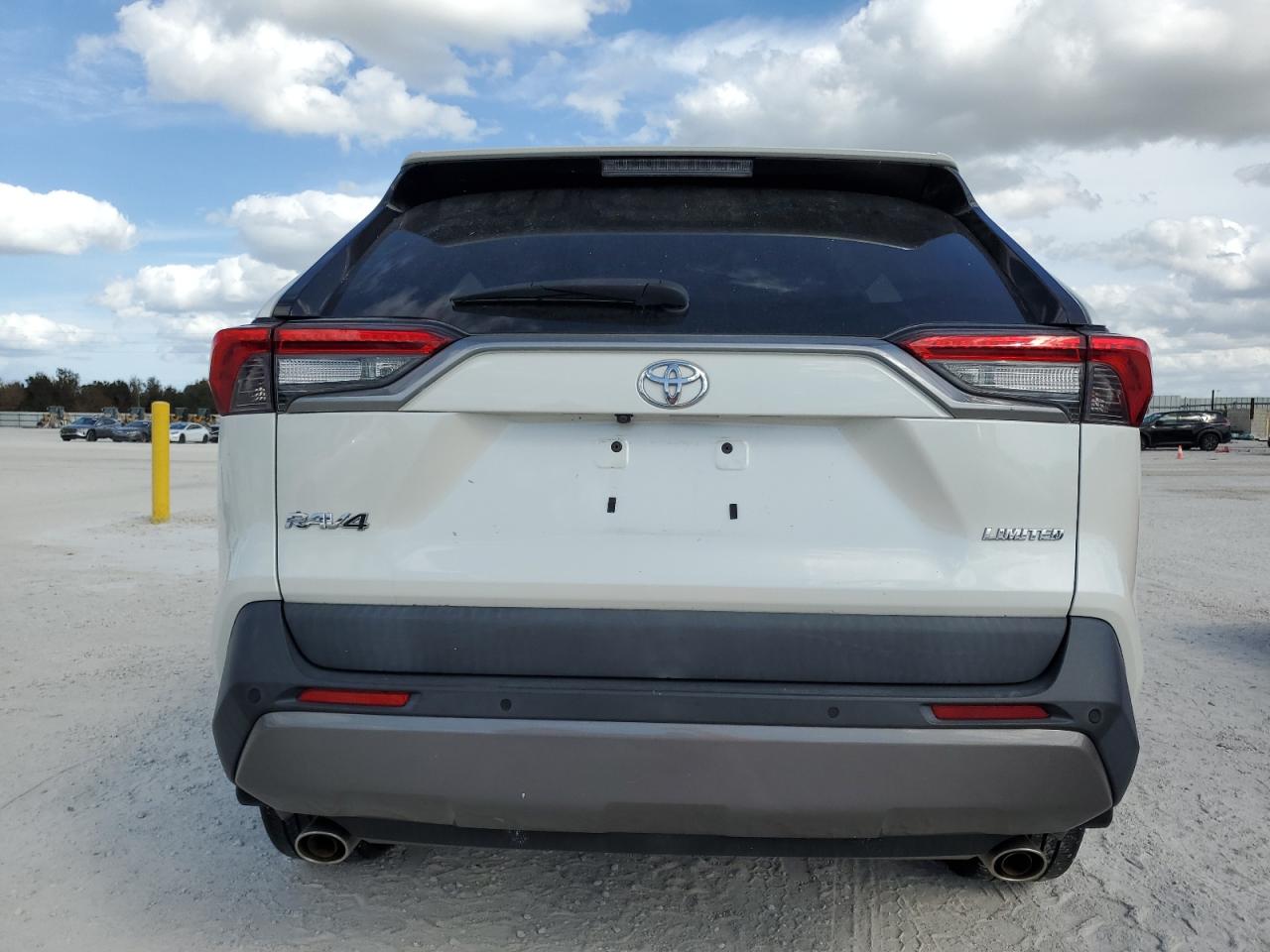 2019 Toyota RAV 4 - Image 6