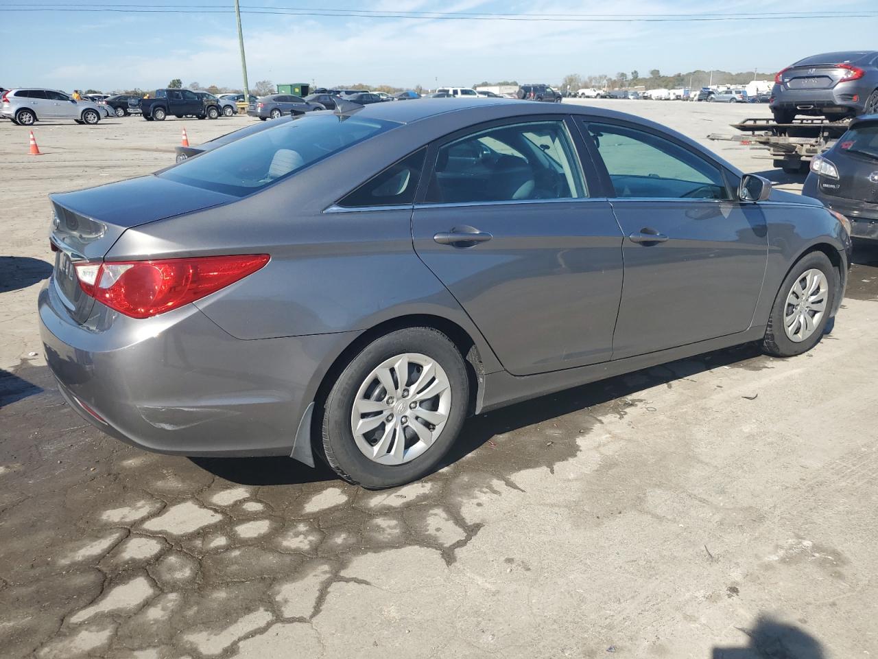2012 Hyundai Sonata - Image 3