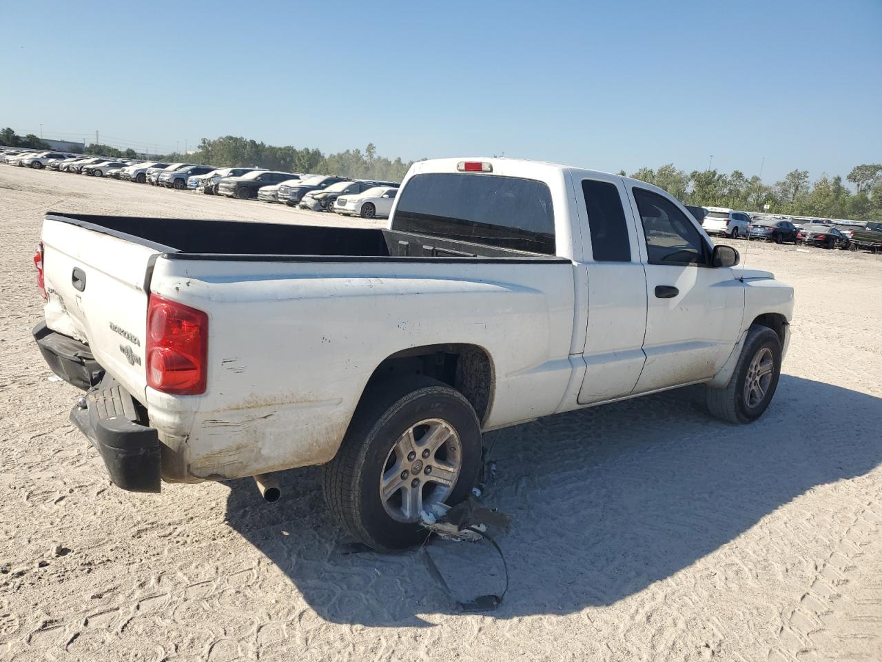 2011 Dodge Dakota - Image 3