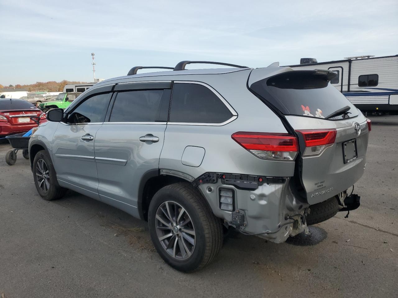 2018 Toyota Highlander - Image 2