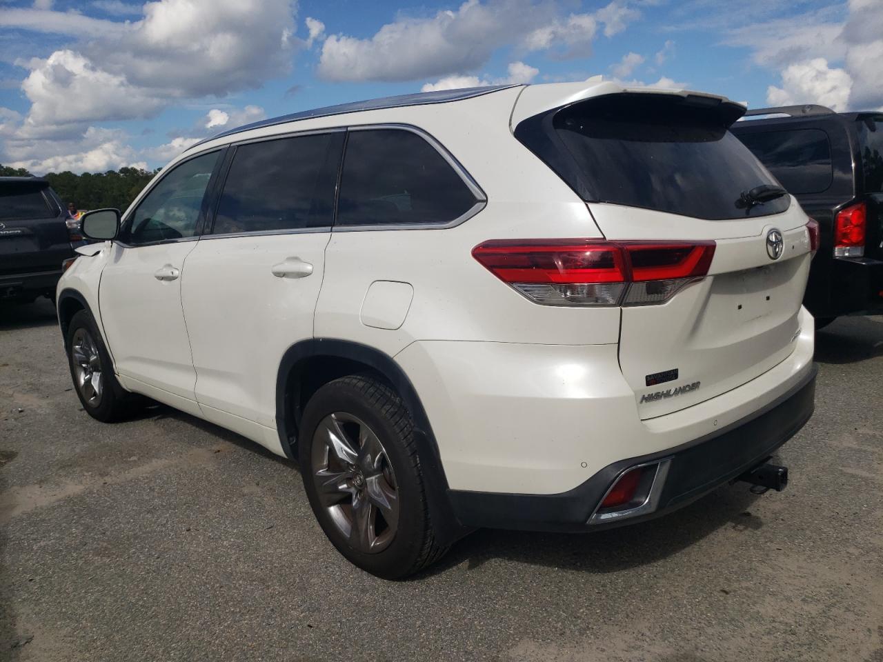 5TDDZRFH7KS718427 2019 TOYOTA HIGHLANDER - Image 2