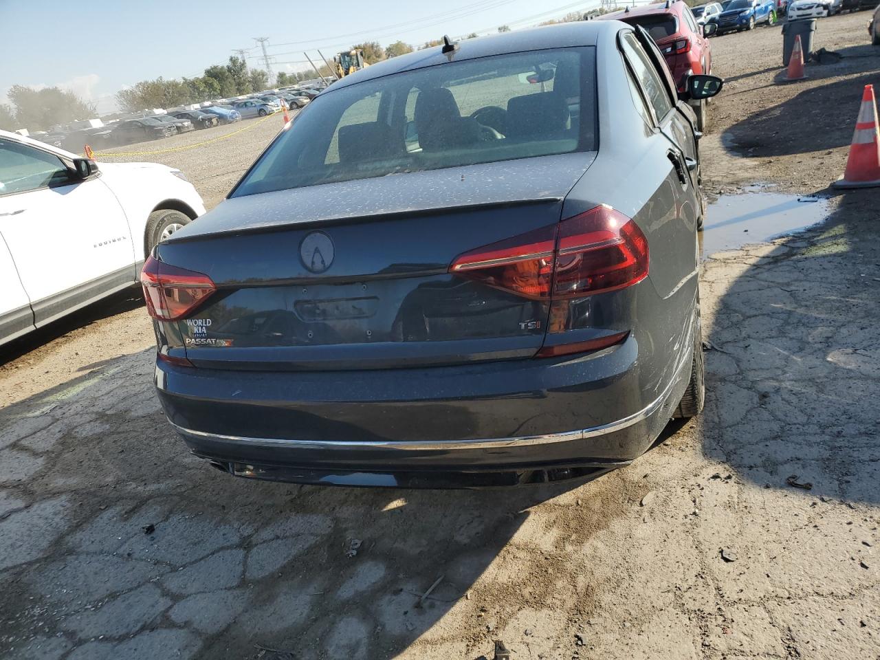 1VWAA7A3XJC024466 2018 Volkswagen Passat S