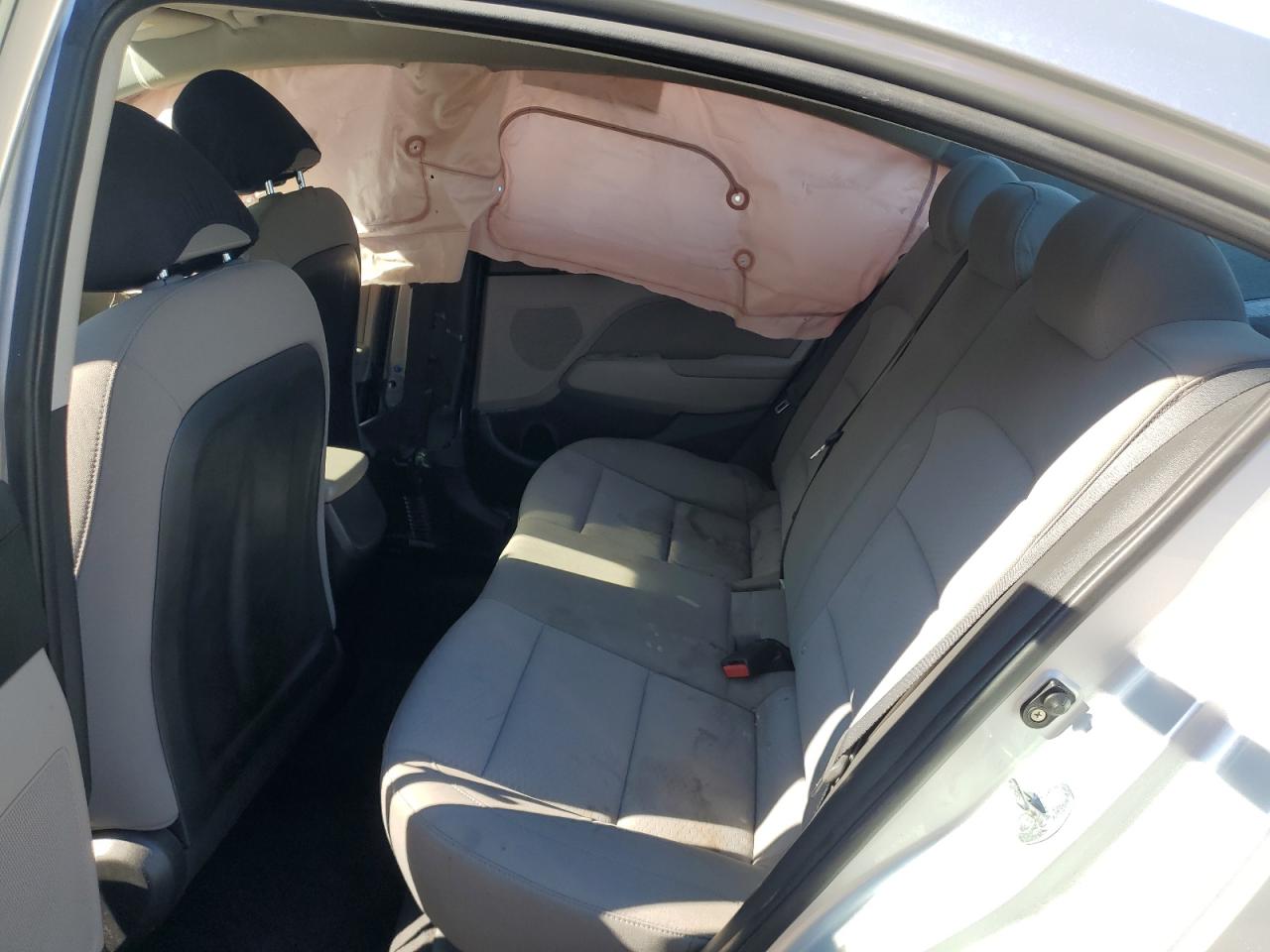 2019 Hyundai Elantra - Image 10