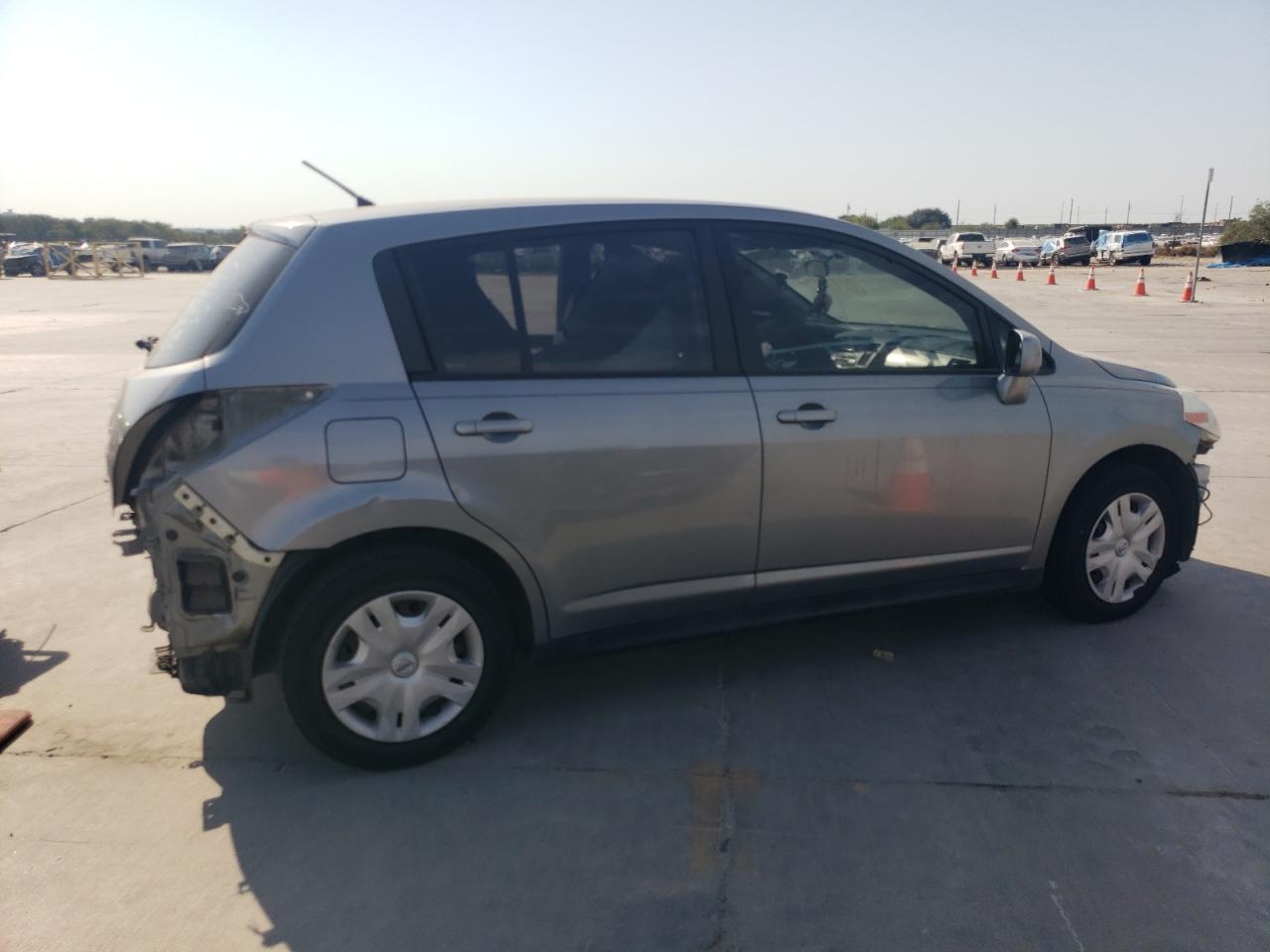 2011 Nissan Versa - Image 3
