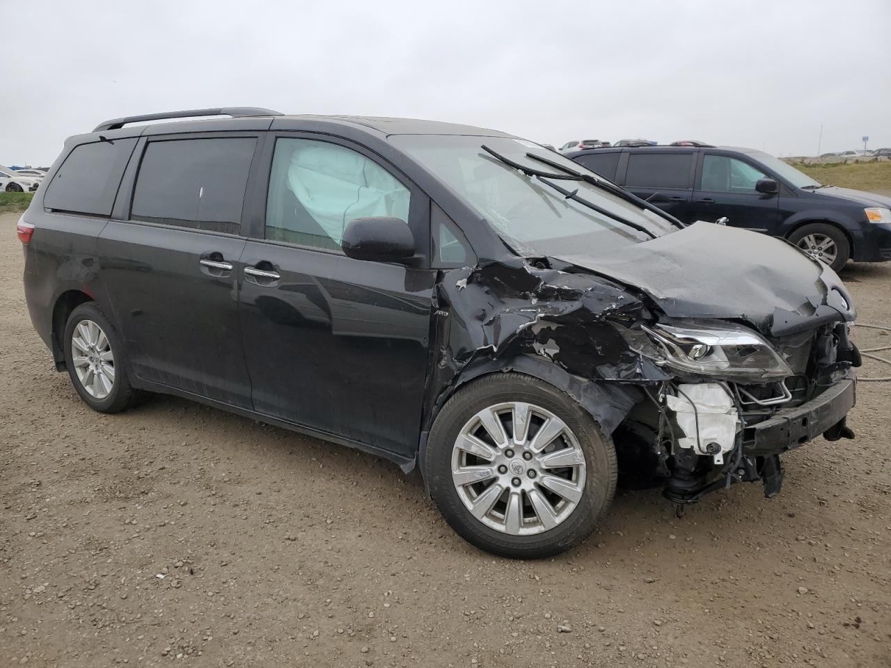 2017 Toyota Sienna - Image 4