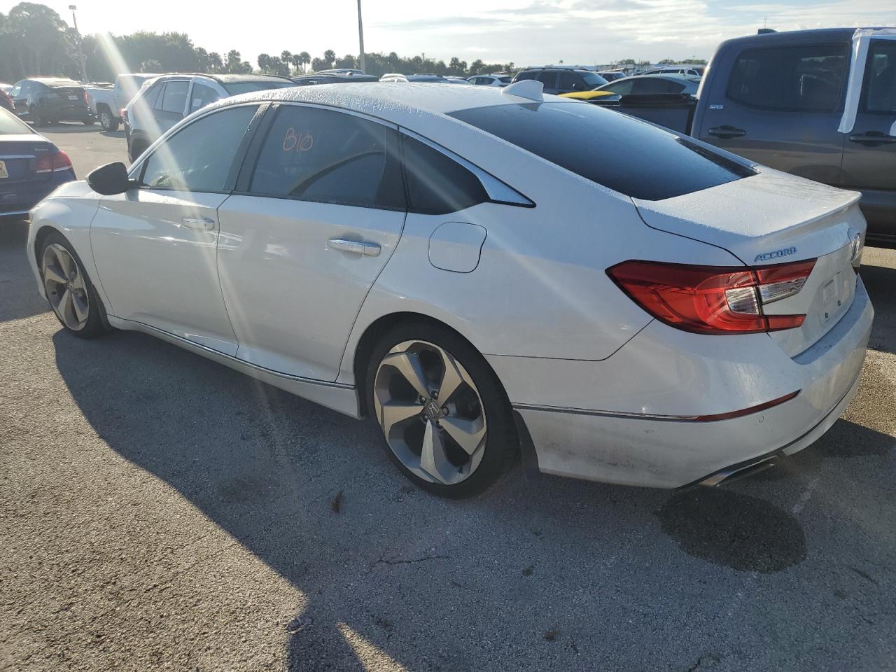 1HGCV2F94JA030485 2018 HONDA ACCORD - Image 2