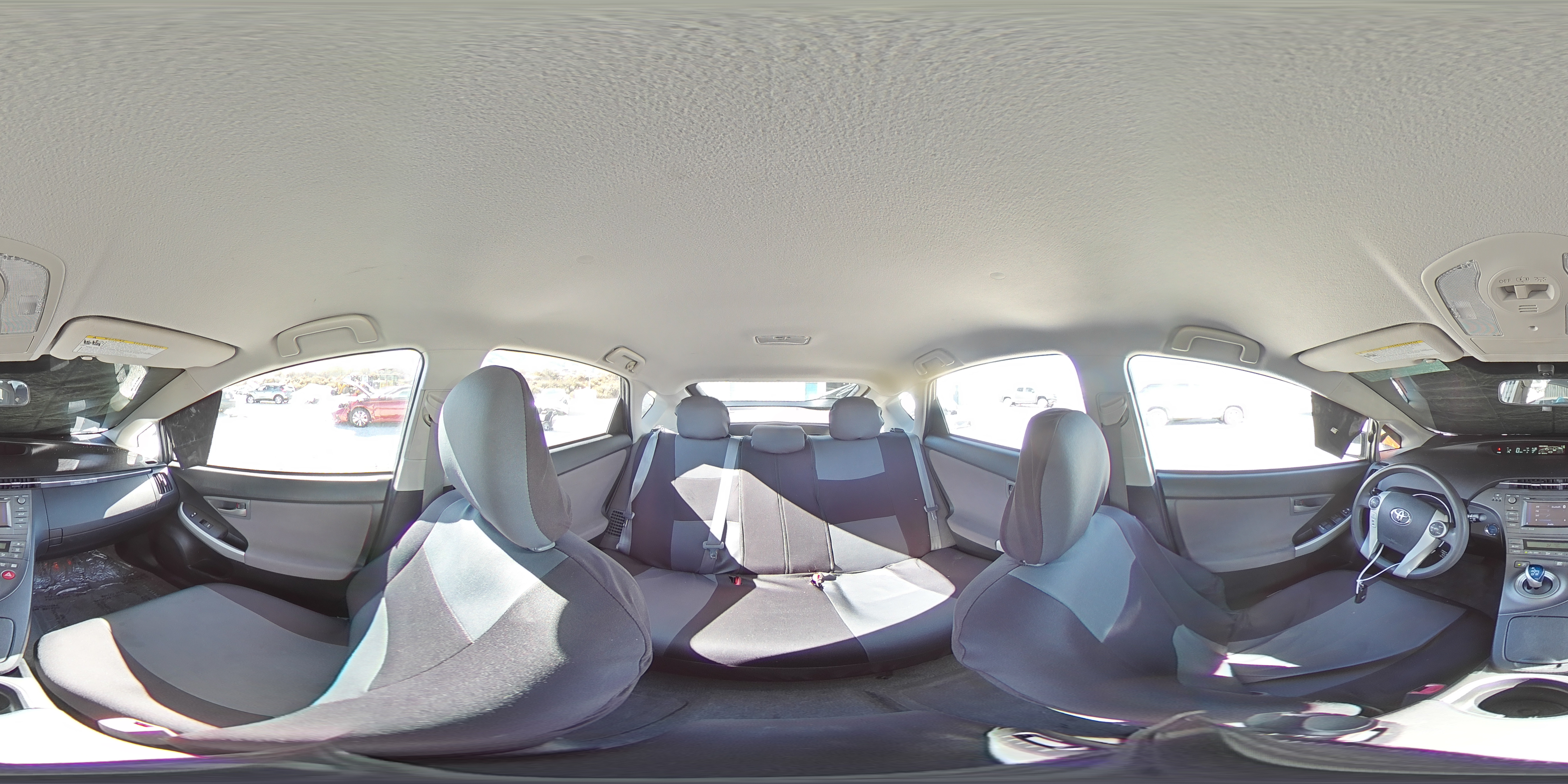 2013 Toyota Prius - Image 13