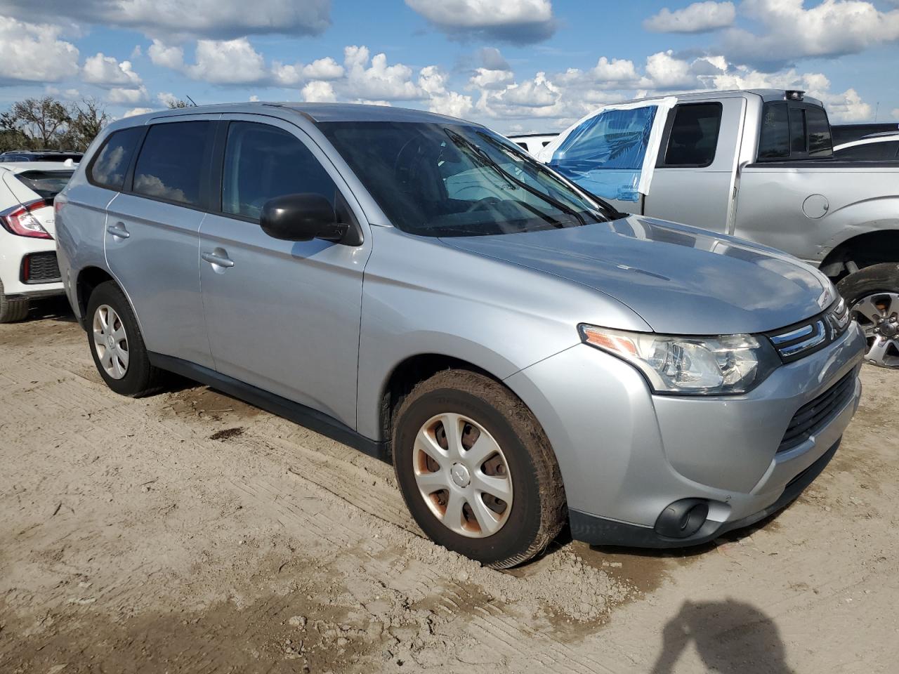 2014 Mitsubishi Outlander - Image 4