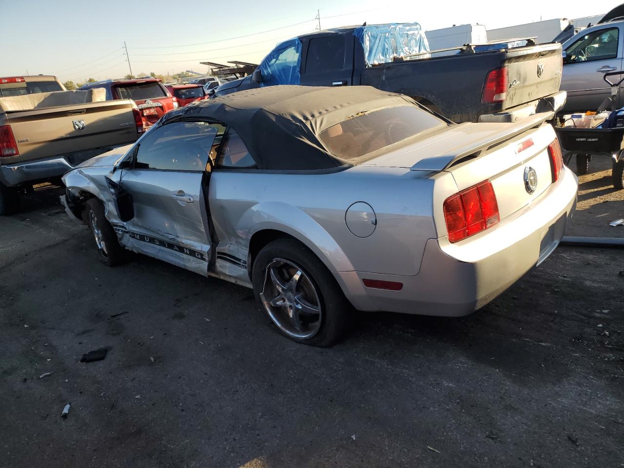 2005 Ford Mustang - Image 2