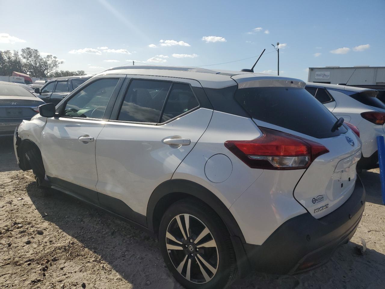 2020 Nissan Kicks - Image 2