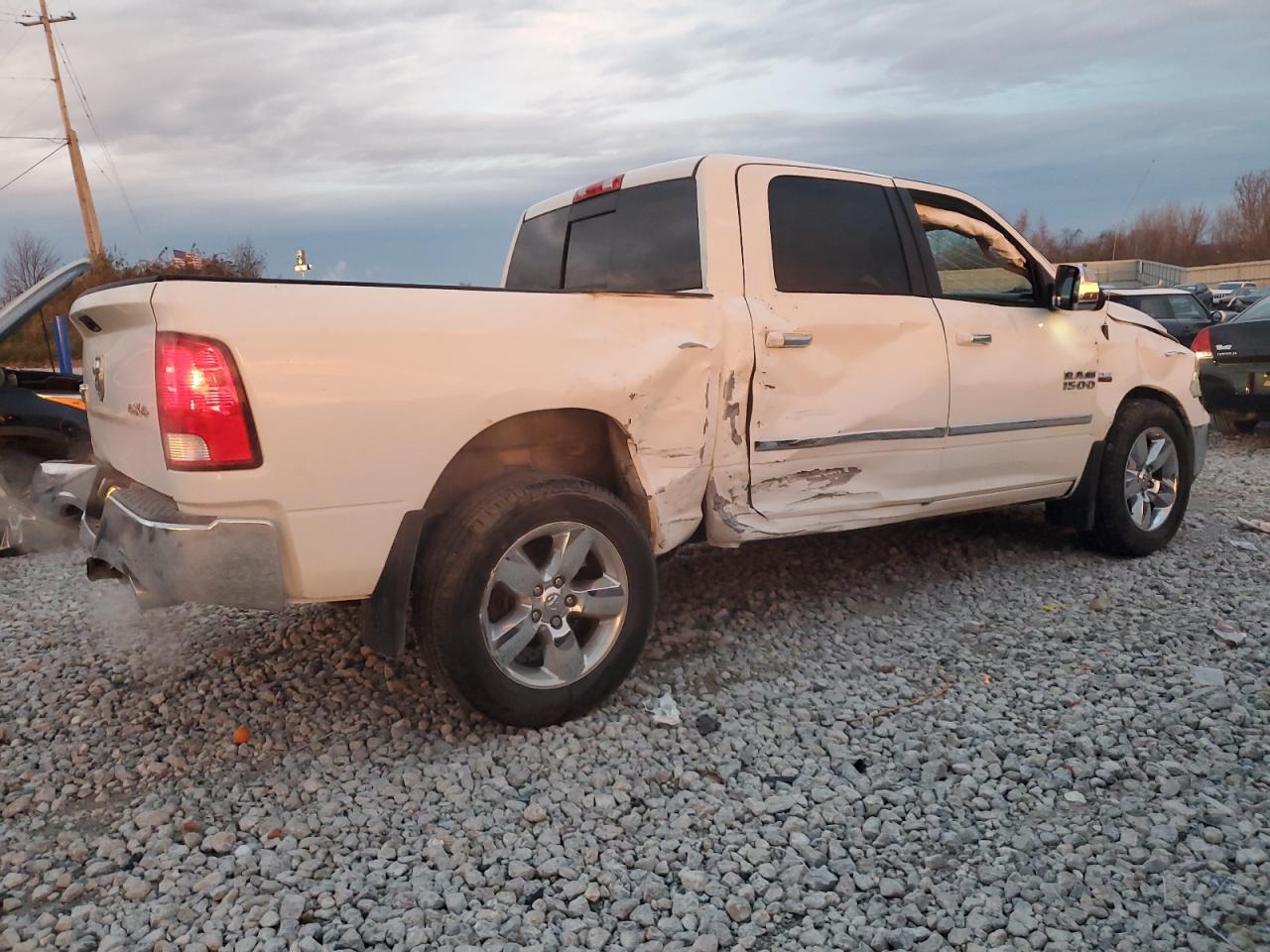 2015 RAM 1500 - Image 3