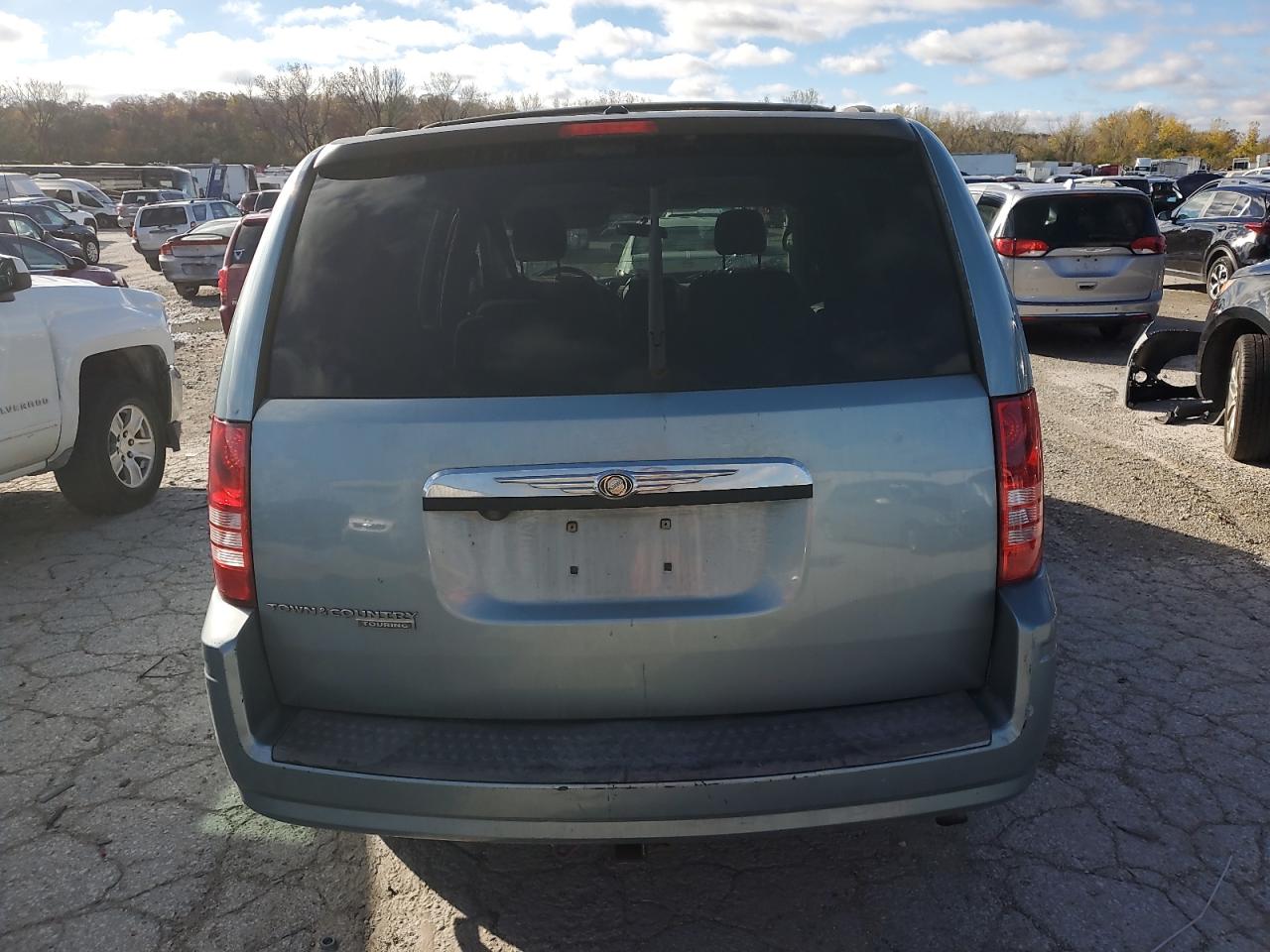 2008 Chrysler Town & Country - Image 6
