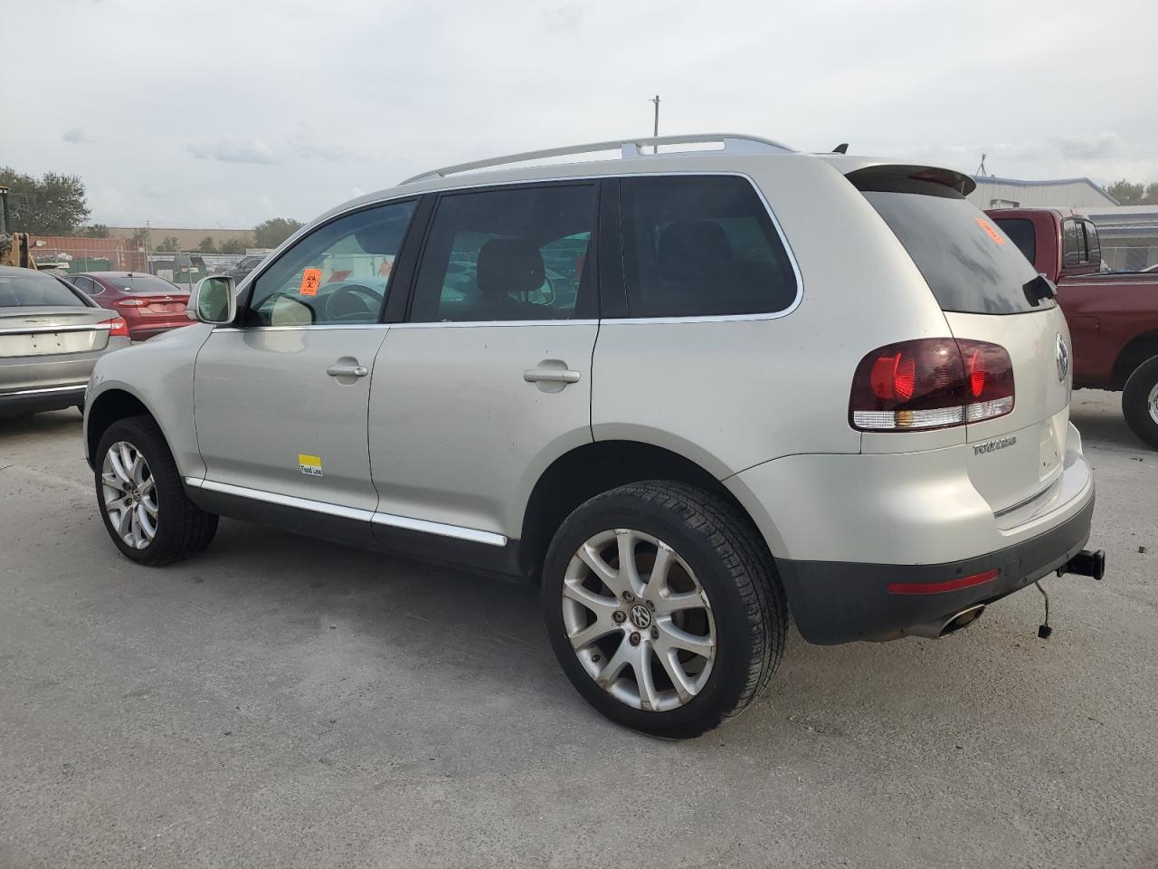 2008 Volkswagen Touareg - Image 2