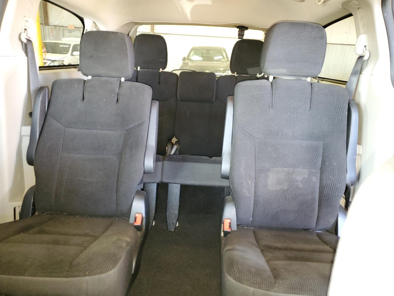 2018 Dodge Caravan - Image 10