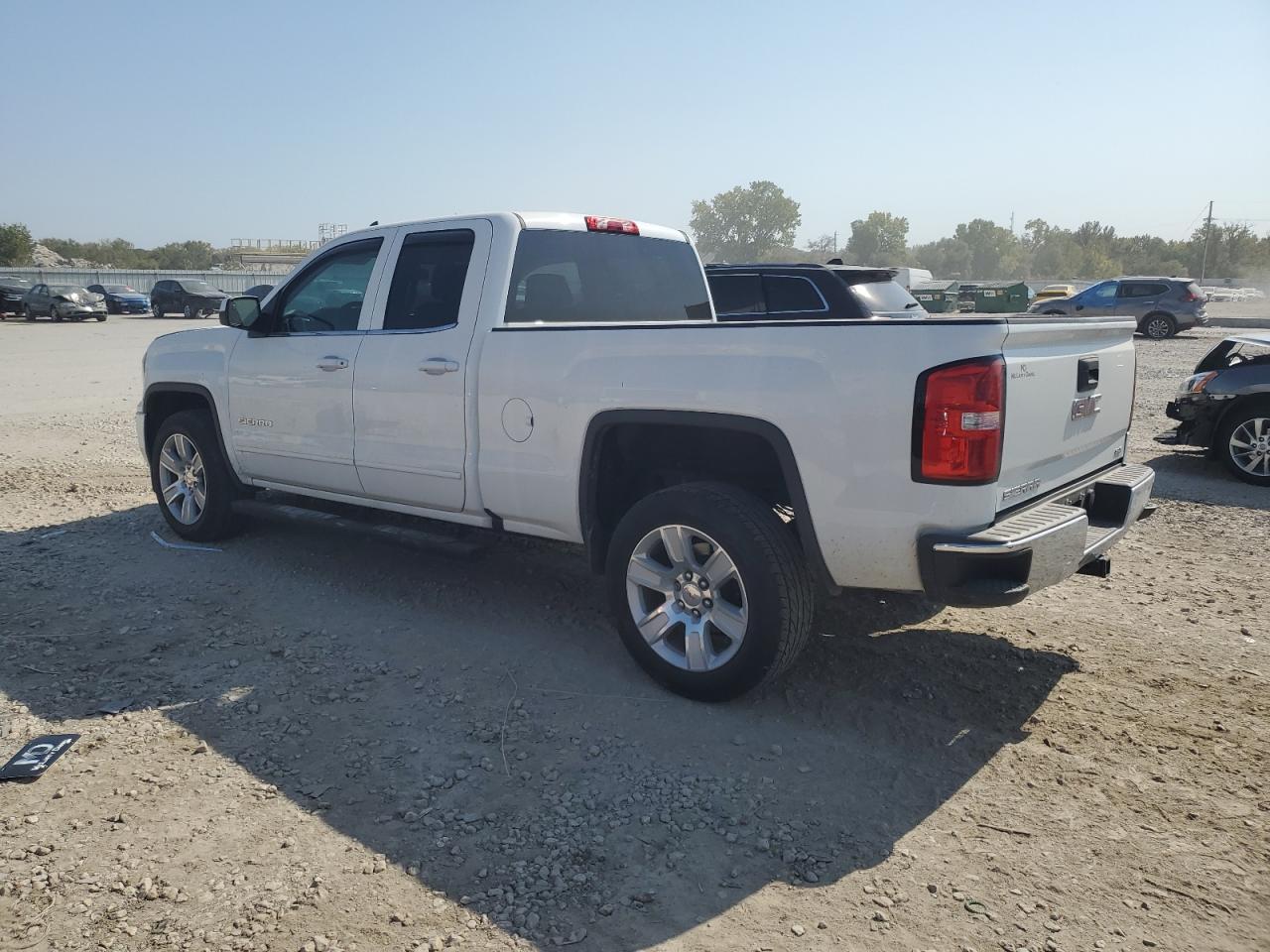 2016 GMC Sierra - Image 2