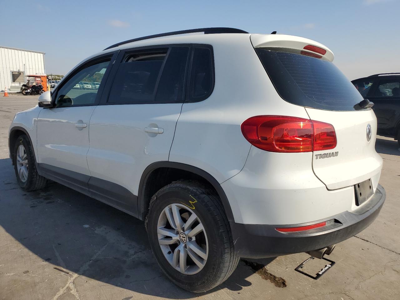 VIN WVGAV7AX6HK025264 2017 VOLKSWAGEN TIGUAN no.2