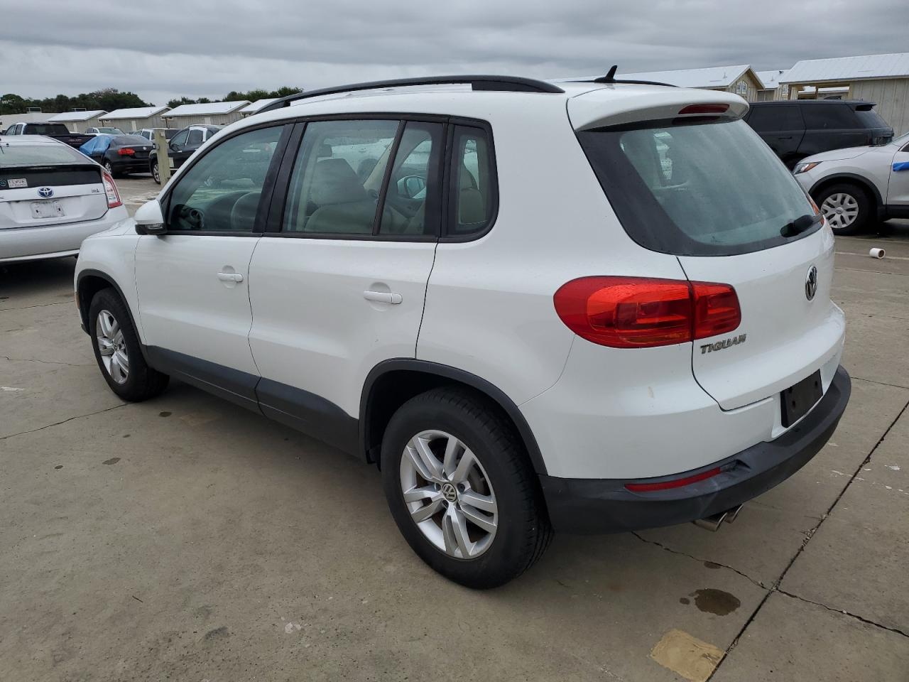 WVGAV7AX9GW578238 2016 VOLKSWAGEN TIGUAN - Image 2