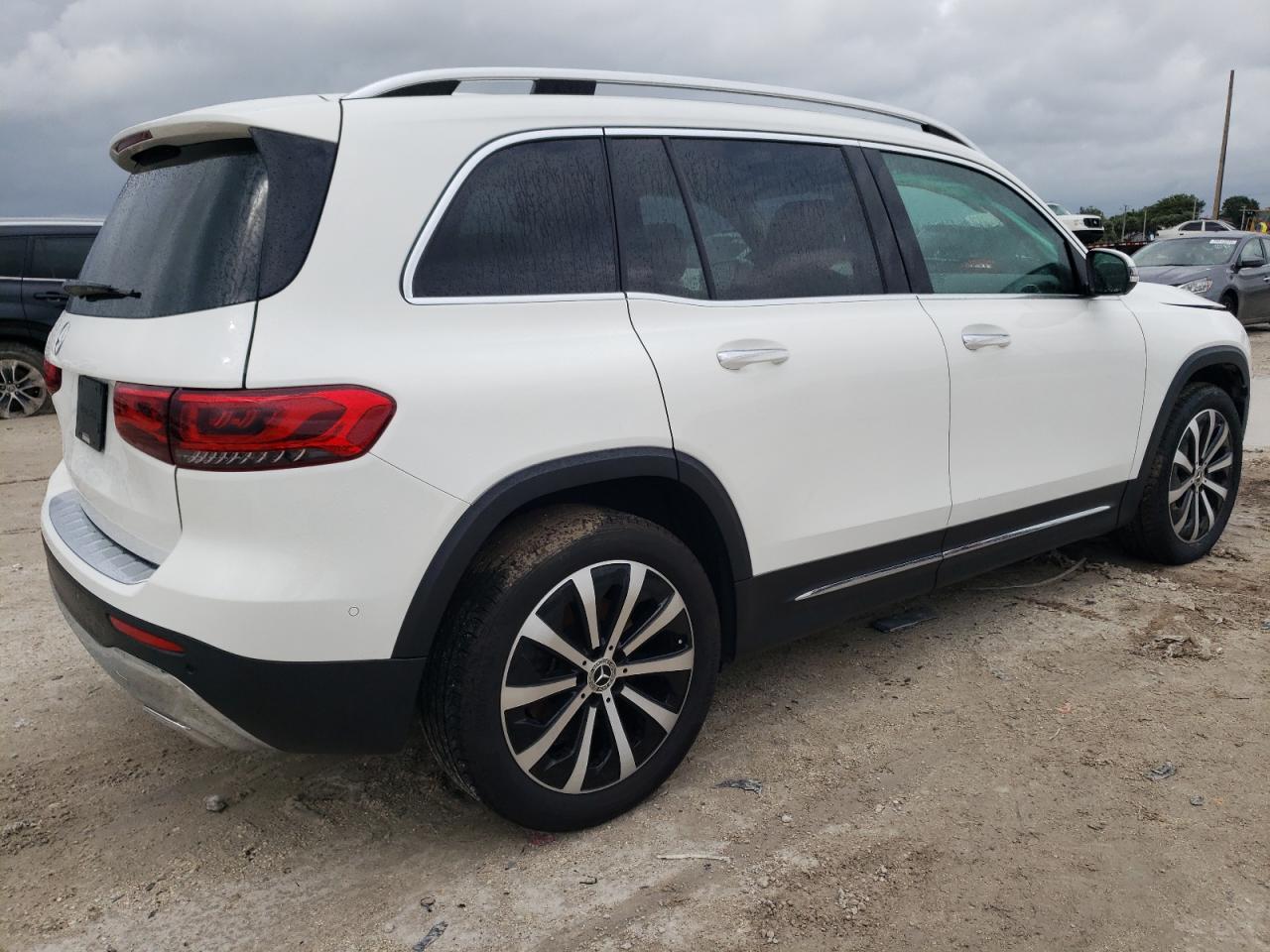 2023 Mercedes-Benz GLB - Image 3
