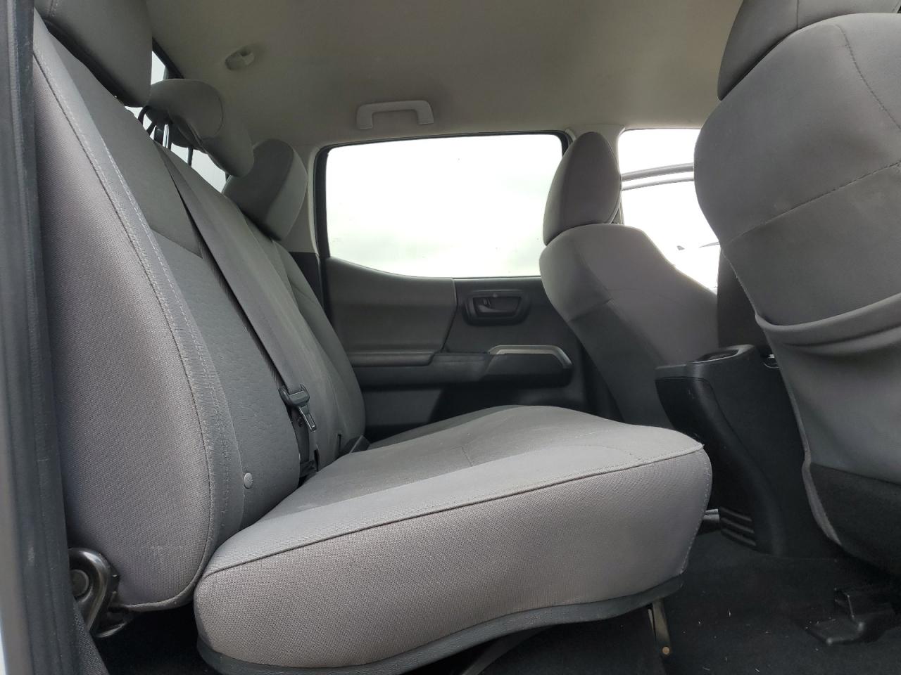 2019 Toyota Tacoma - Image 10