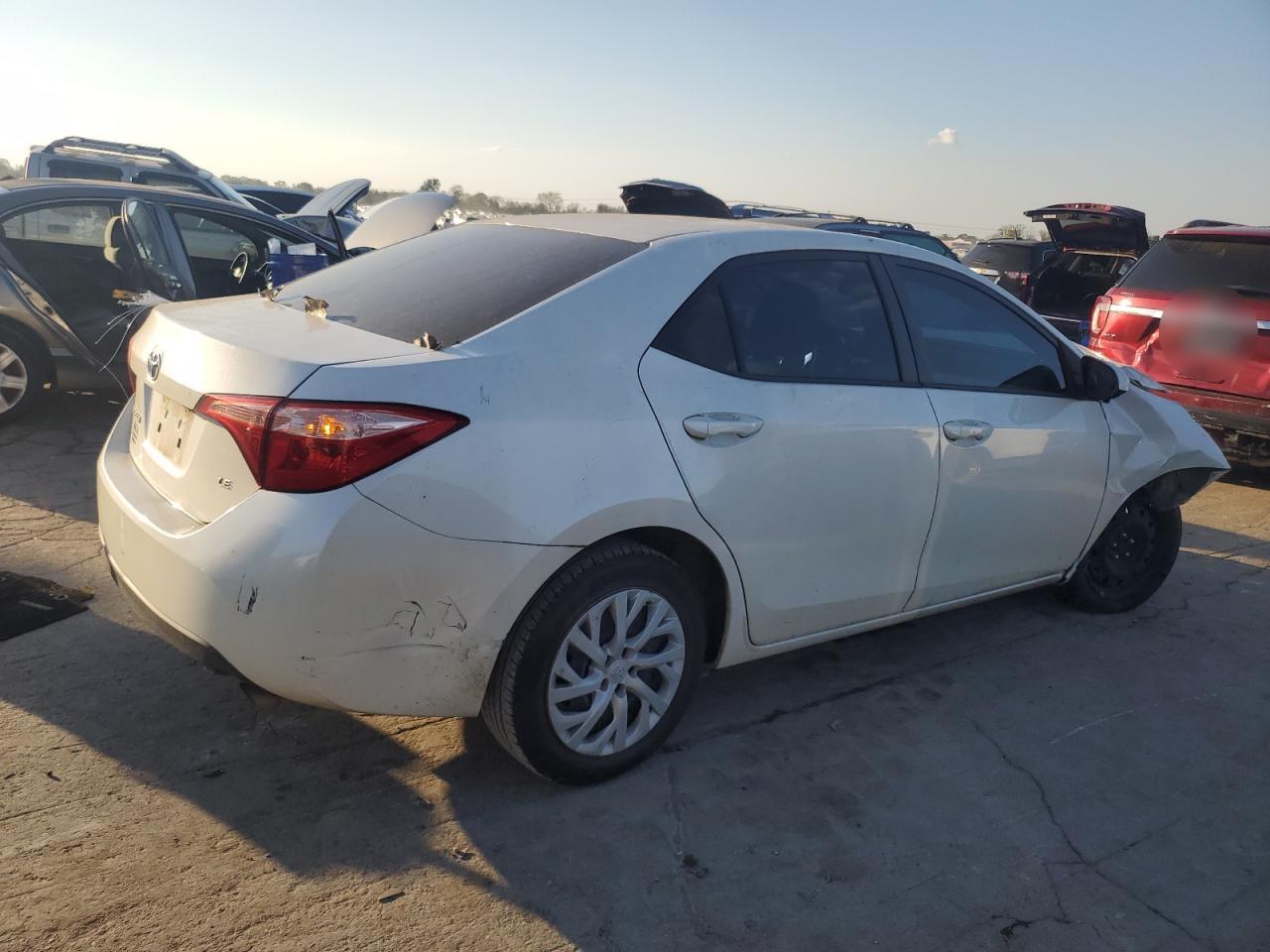 VIN 5YFBURHE2KP878460 2019 TOYOTA COROLLA no.3