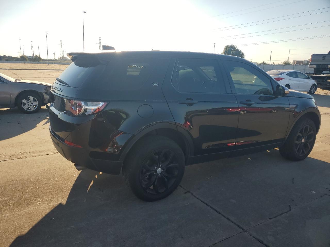 2019 Land Rover Discovery - Image 3