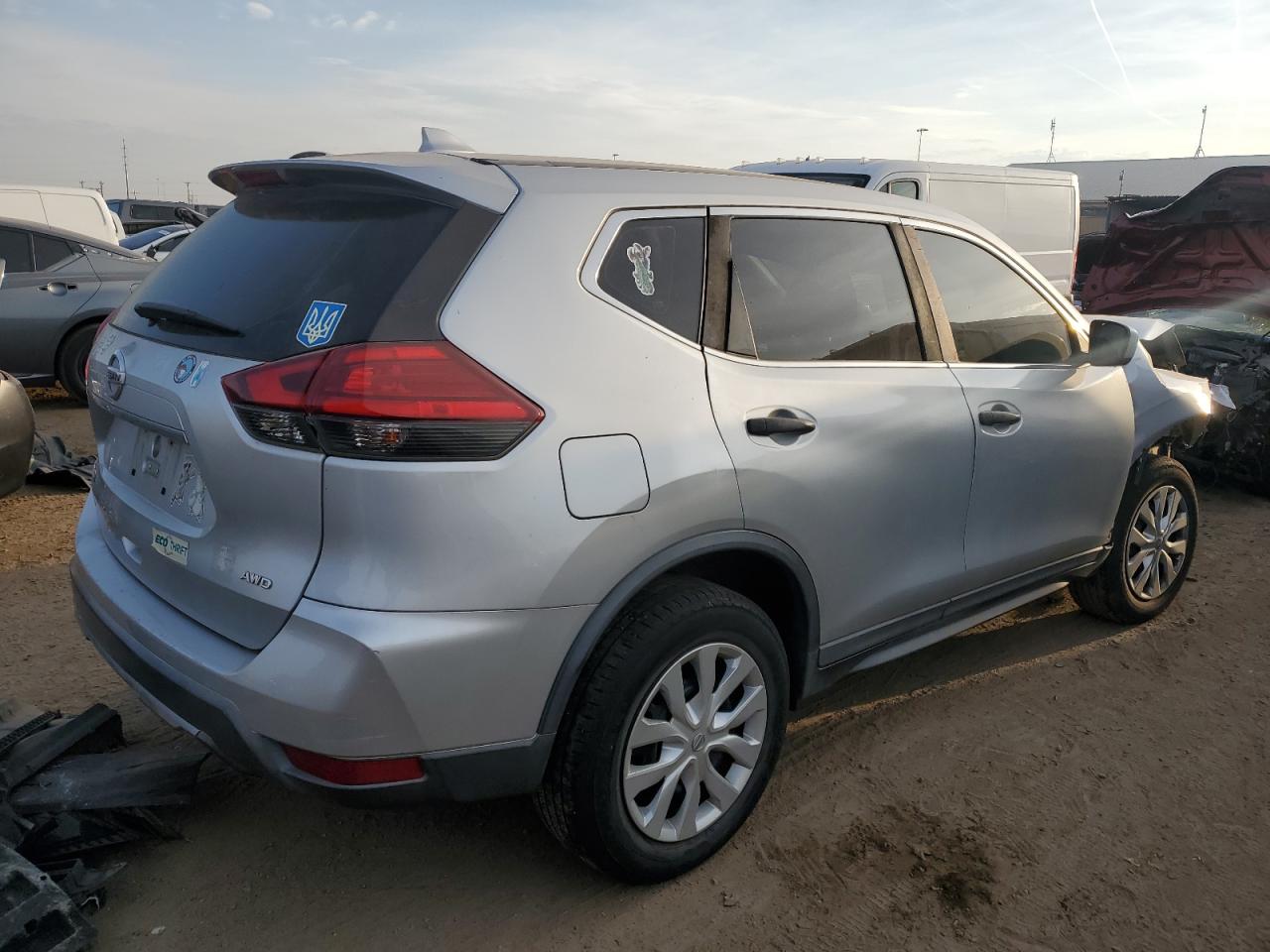 2017 Nissan Rogue - Image 3