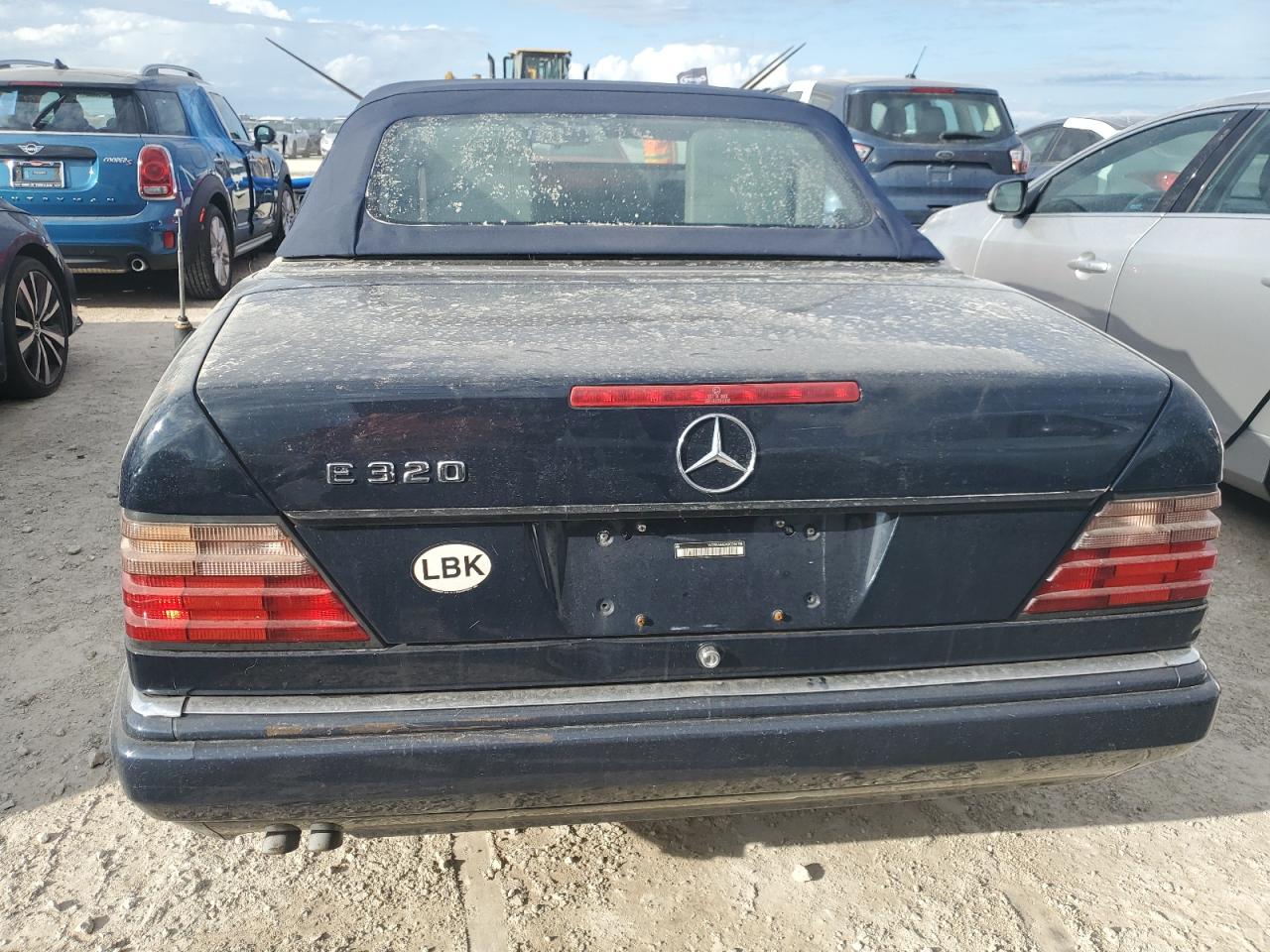 WDBEA66EXRC086128 1994 Mercedes-Benz E 320