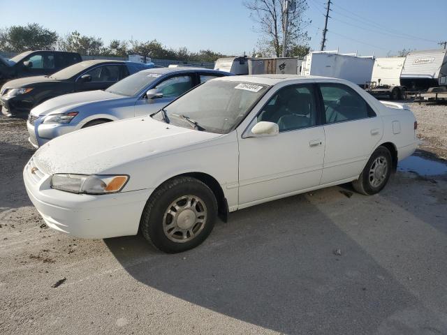 1997 Toyota Camry Ce en Venta en Kansas City, KS - Rear End