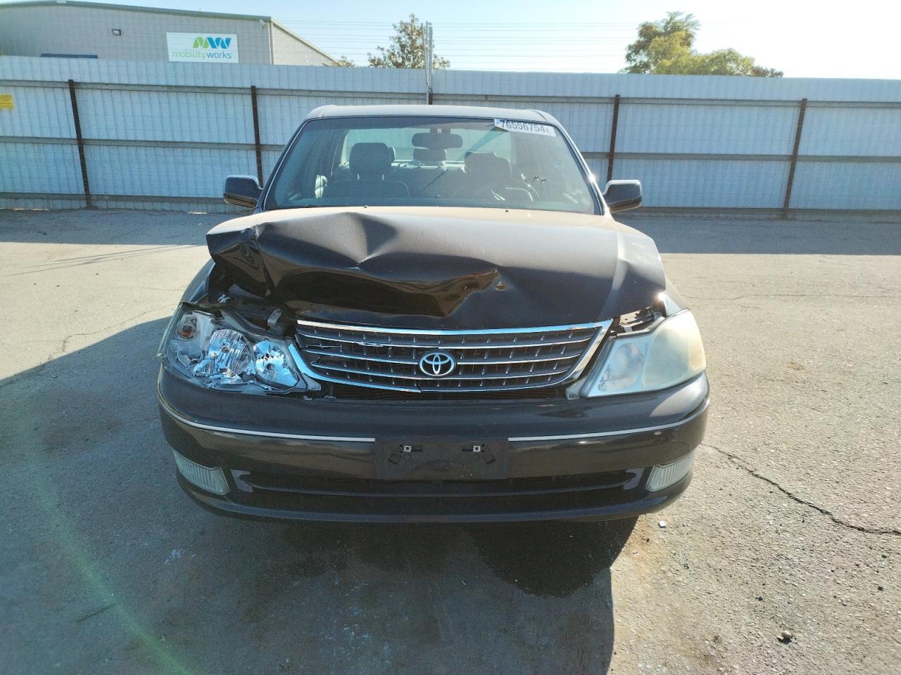 2004 Toyota Avalon - Image 5