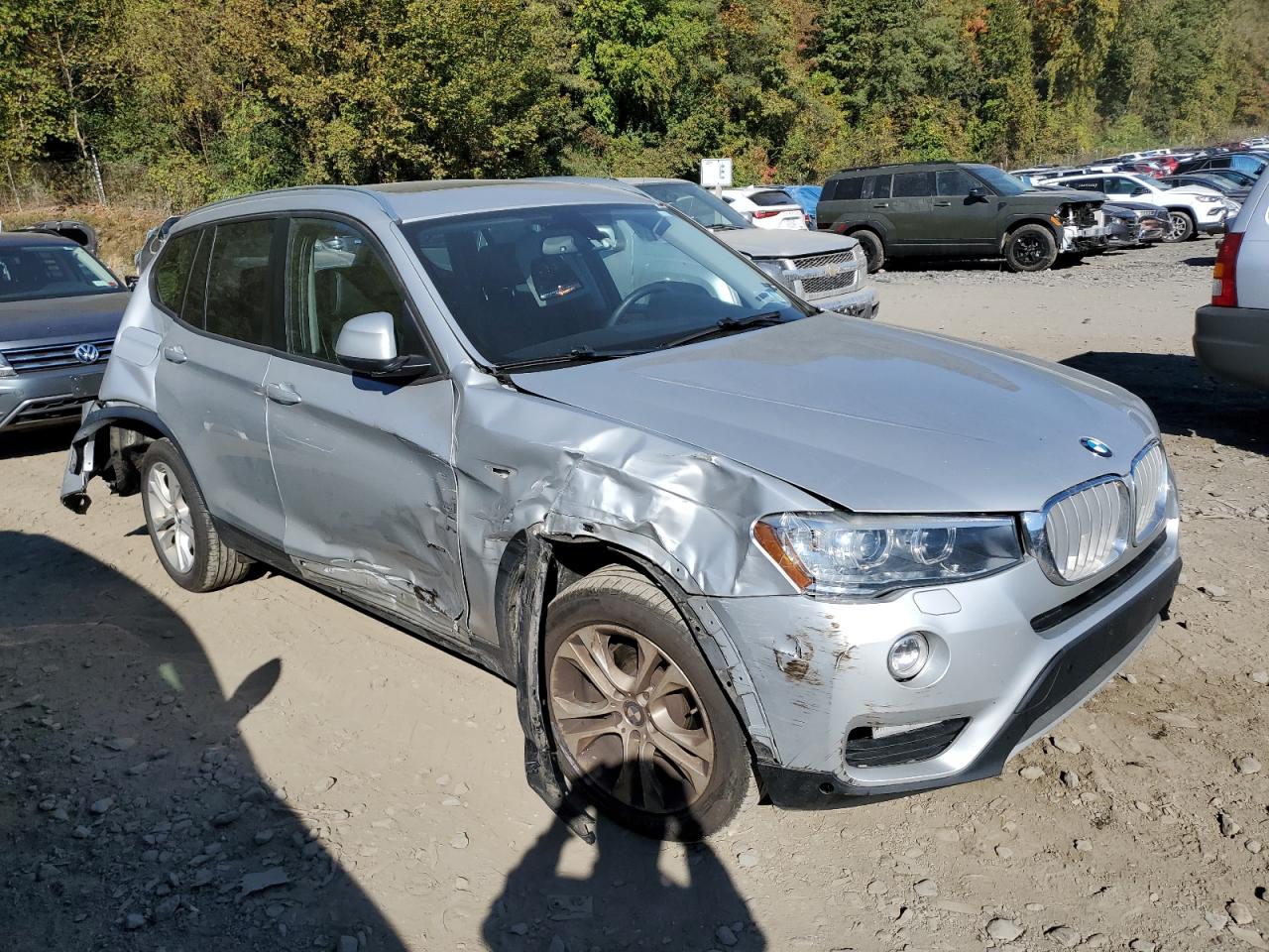 VIN 5UXWX7C50H0S18696 2017 BMW X3 no.4