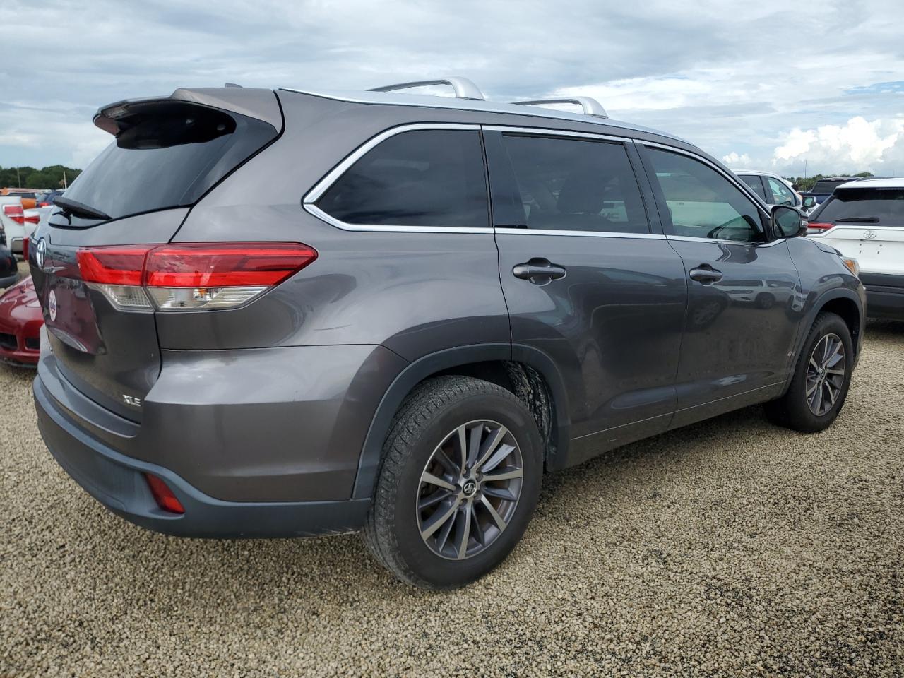 2018 Toyota Highlander - Image 3