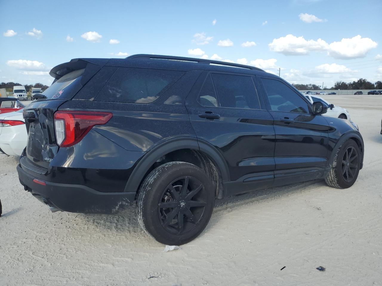 2022 Ford Explorer - Image 3