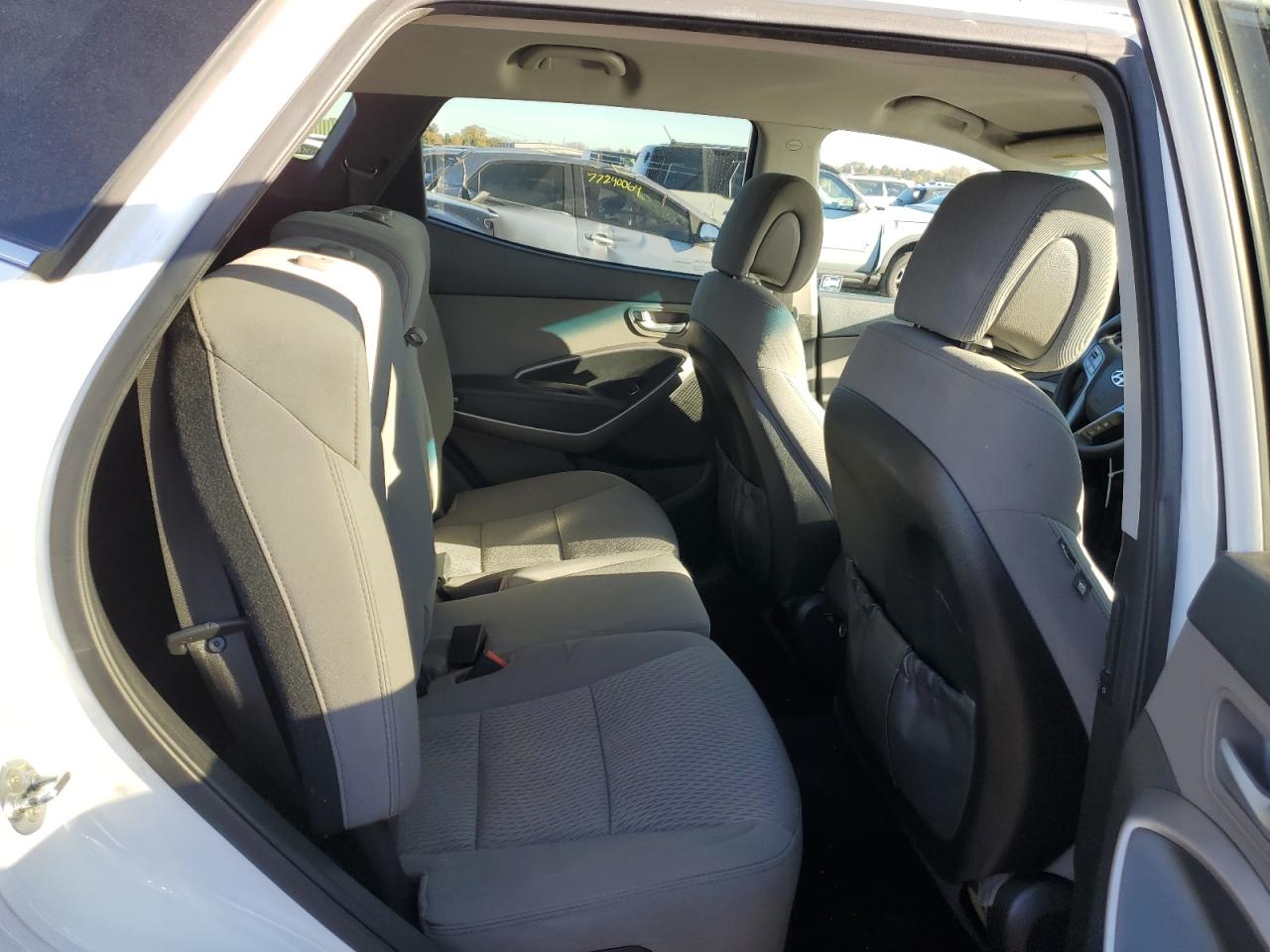 2016 Hyundai Santa Fe - Image 10