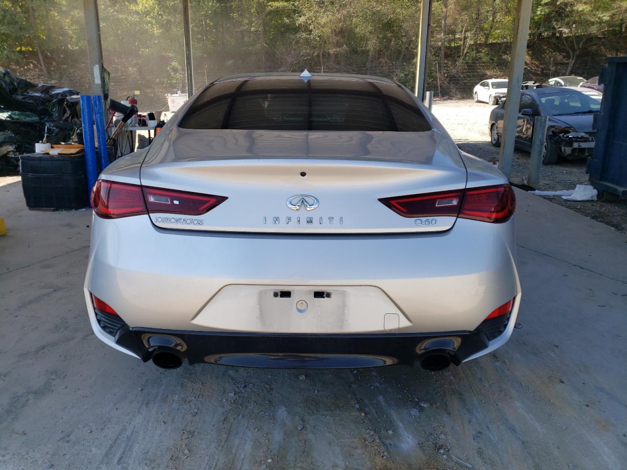 JN1EV7EKXHM361737 2017 Infiniti Q60 Premium