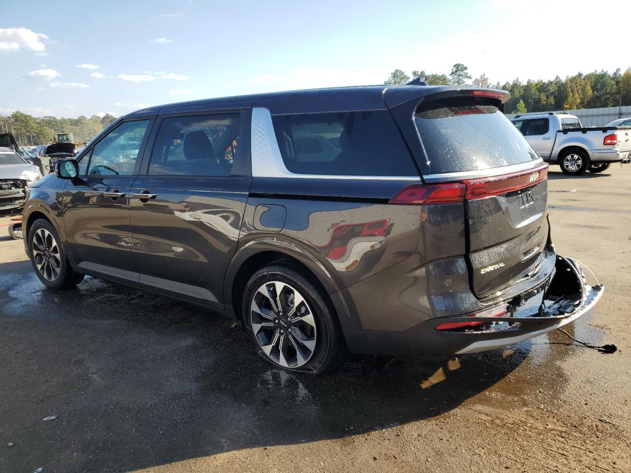 2024 Kia Carnival - Image 2