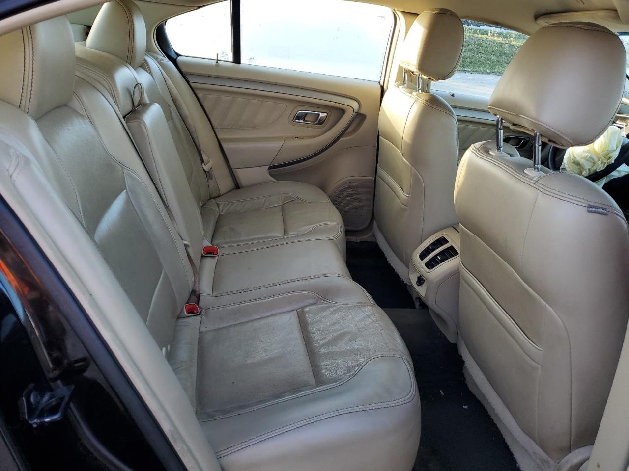 2013 Ford Taurus - Image 10