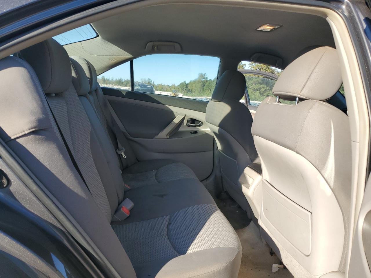 2011 Toyota Camry - Image 11