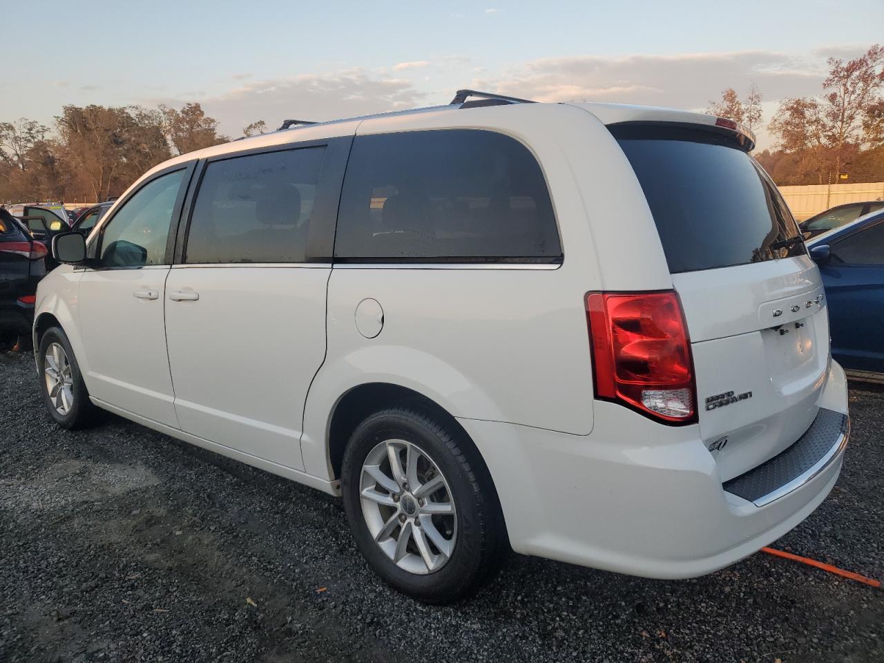 2019 Dodge Caravan - Image 2