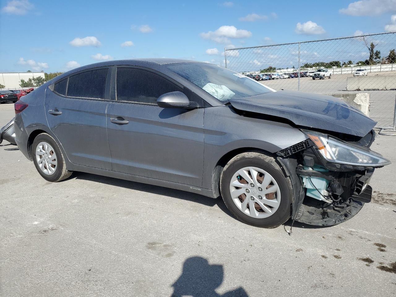 2019 Hyundai Elantra - Image 4